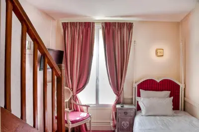 Un ou plusieurs lits dans un hébergement de l'établissement Hôtel de la Motte Picquet