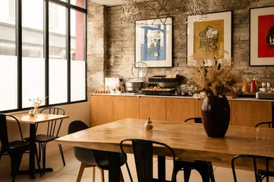 Restaurant ou autre lieu de restauration dans l'établissement 9Hotel Bastille-Lyon