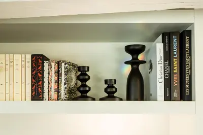 Bibliothèque dans l'hôtel