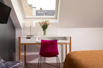 Télévision ou salle de divertissement dans l'établissement Le Hameau de Passy