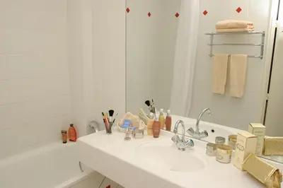 Salle de bains dans l'établissement Le Hameau de Passy