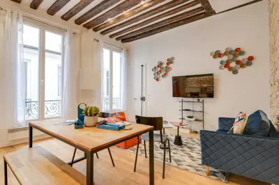Télévision ou salle de divertissement dans l'établissement Sweett - Clery