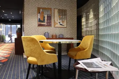 Coin salon dans l'établissement Le Pergolèse Paris Champs Elysées