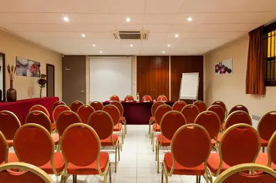 Espace de conférence ou salle de réunion dans l'établissement Hôtel des Arcades de Cachan - Grand Paris Sud