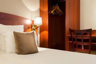 Un ou plusieurs lits dans un hébergement de l'établissement Hôtel des Arcades de Cachan - Grand Paris Sud