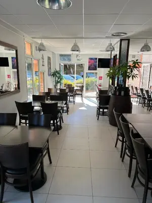 Restaurant ou autre lieu de restauration dans l'établissement Hôtel des Arcades de Cachan - Grand Paris Sud