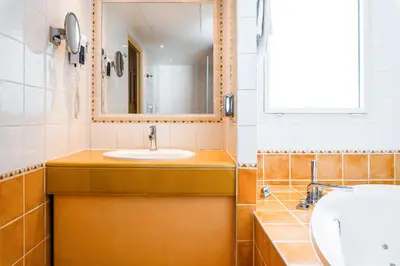 Salle de bains dans l'établissement Villa Beaumarchais