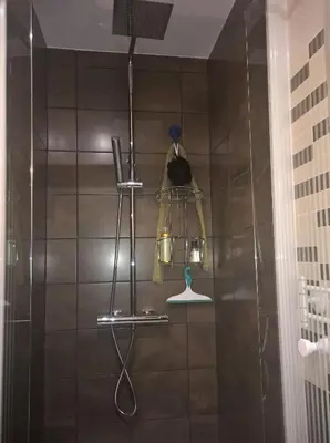 Salle de bains dans l'établissement Charmant F2 Paris Expo Versailles