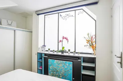 Un ou plusieurs lits dans un hébergement de l'établissement Paris my home, GF, AIR COND, 2 SHOWERS, 2 WC