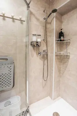 Salle de bains dans l'établissement Paris my home, GF, AIR COND, 2 SHOWERS, 2 WC