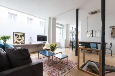Télévision ou salle de divertissement dans l'établissement Fabulous Design Loft - High Marais/République