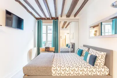 Un ou plusieurs lits dans un hébergement de l'établissement Ternes Cozy Studio