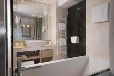 Salle de bains dans l'établissement Hôtel Etoile Maillot