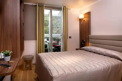 Un ou plusieurs lits dans un hébergement de l'établissement Hôtel de la Tour Eiffel