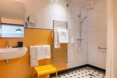Salle de bains dans l'établissement Hotel Terminus Lyon