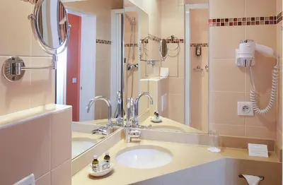 Salle de bains dans l'établissement Relais Du Louvre