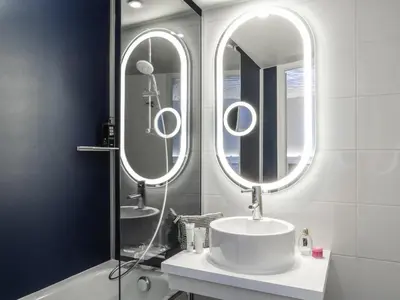 Salle de bains dans l'établissement ibis Paris Nation Davout
