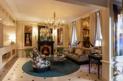 Coin salon dans l'établissement Hotel West-End
