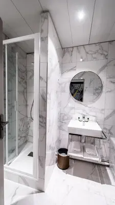 Salle de bains dans l'établissement Hôtel du Parc Montparnasse