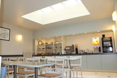 Cuisine ou kitchenette dans l'établissement Kyriad Hotel XIII Italie Gobelins