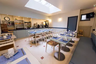 Cuisine ou kitchenette dans l'établissement Kyriad Hotel XIII Italie Gobelins