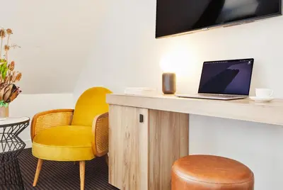 Télévision ou salle de divertissement dans l'établissement Plaza Tour Eiffel