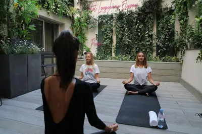 Clients de l'établissement Longchamp Elysées