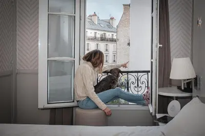Clients de l'établissement Longchamp Elysées