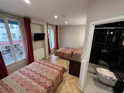 Télévision ou salle de divertissement dans l'établissement Hipotel Paris Printania Maraichers