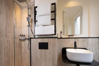 Salle de bains dans l'établissement Hôtel Toujours & Spa