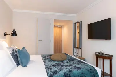 Un ou plusieurs lits dans un hébergement de l'établissement Hotel Touraine Opera