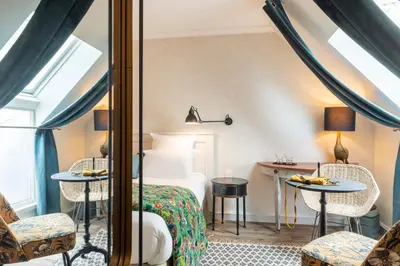 Coin salon dans l'établissement Hotel Touraine Opera