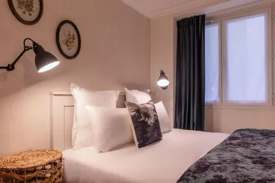 Un ou plusieurs lits dans un hébergement de l'établissement Hotel Touraine Opera