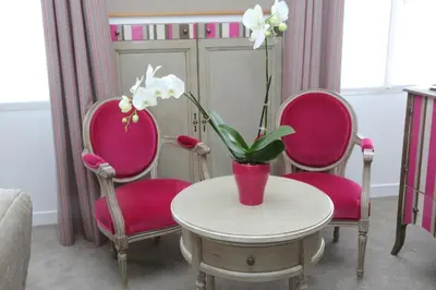 Coin salon dans l'établissement Hôtel Relais Saint Jacques Paris