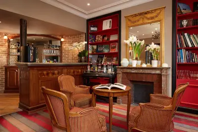 Coin salon dans l'établissement Hôtel Relais Saint Jacques Paris