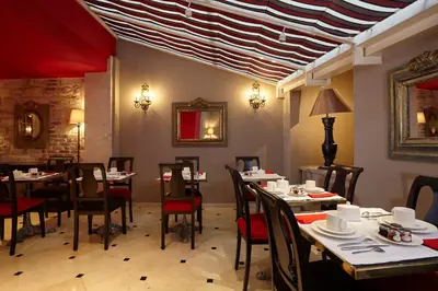 Restaurant ou autre lieu de restauration dans l'établissement Hôtel Relais Saint Jacques Paris