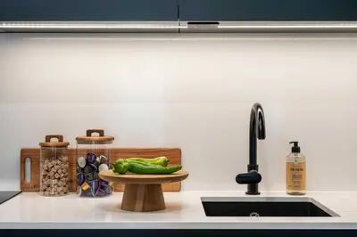 Cuisine ou kitchenette dans l'établissement Spacious Luxury Apartment Le Marais AC 5-stars Comfort