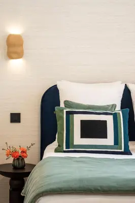 Un ou plusieurs lits dans un hébergement de l'établissement Spacious Luxury Apartment Le Marais AC 5-stars Comfort