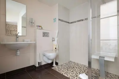 Salle de bains dans l'établissement Le Marceau Bastille