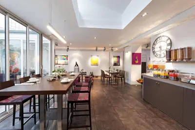 Cuisine ou kitchenette dans l'établissement Le Marceau Bastille