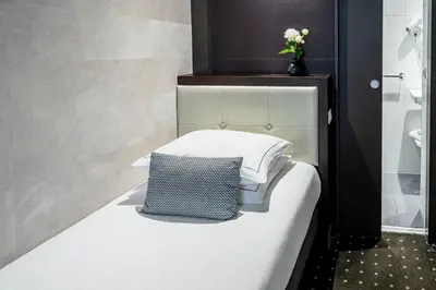 Un ou plusieurs lits dans un hébergement de l'établissement Hotel de la Paix Tour Eiffel