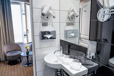 Salle de bains dans l'établissement Hotel de la Paix Tour Eiffel