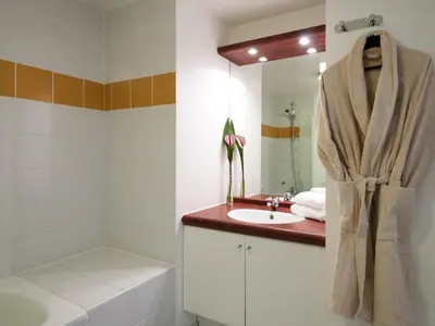 Salle de bains dans l'établissement Aparthotel Adagio Access Paris Vanves - Porte de Châtillon