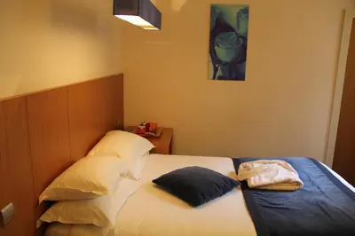 Un ou plusieurs lits dans un hébergement de l'établissement Westside Arc de Triomphe Hotel