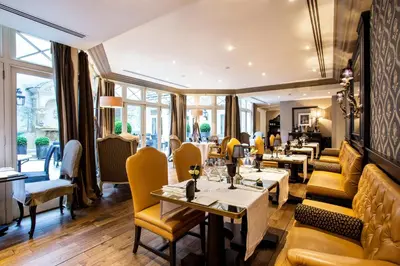 Coin salon dans l'établissement Castille Paris – Starhotels Collezione
