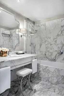 Salle de bains dans l'établissement Castille Paris – Starhotels Collezione