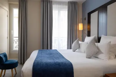 Un ou plusieurs lits dans un hébergement de l'établissement Hotel Elysées Bassano