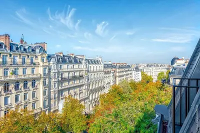 Vue générale sur Paris ou vue de la ville depuis l'appartement