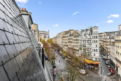 Vue générale sur Paris ou vue de la ville depuis l'appartement