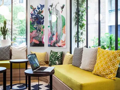 Coin salon dans l'établissement ibis Styles Paris Nation Porte De Montreuil